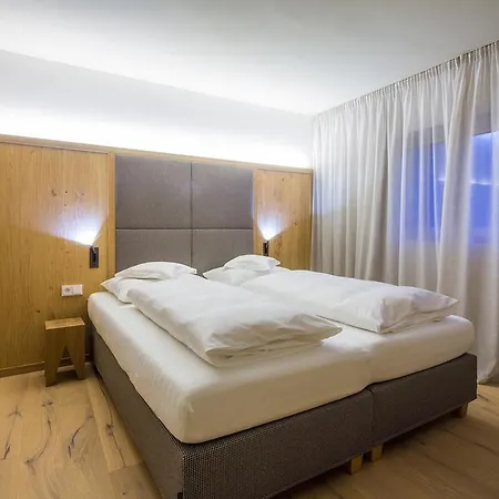 Moelgg Dolomites Hotel apartamentowy San Vigilio Di Marebbe